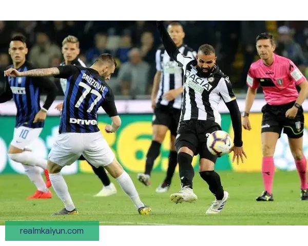 世界足球热议：关键赛事和球员状态持续引发关注与讨论